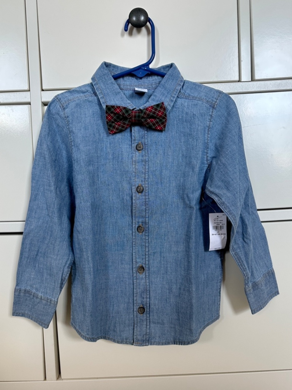 Old Navy Toddler Boy Chambray Longsleeve Button Up W/ Bowtie Accessory Size 4T